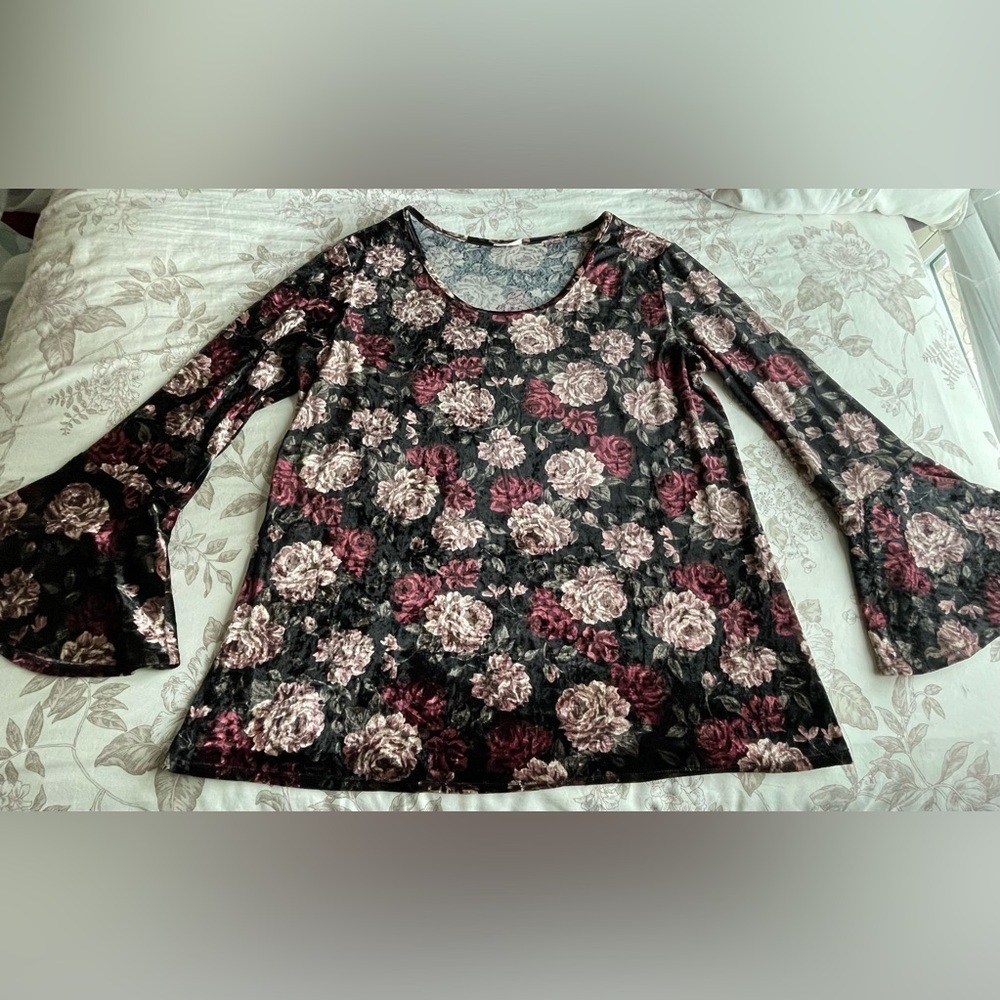Free Kisses 3X Dark Floral Velvet Bell Flare Sleeve Top Whimsigoth Vamp Witchy